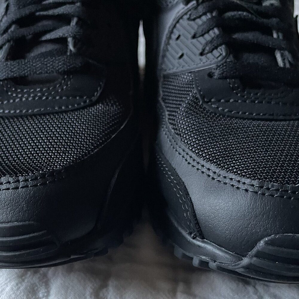 Nike Air Max 90 - men's size US 10 - black - Like New condition - Picture 4 of 8